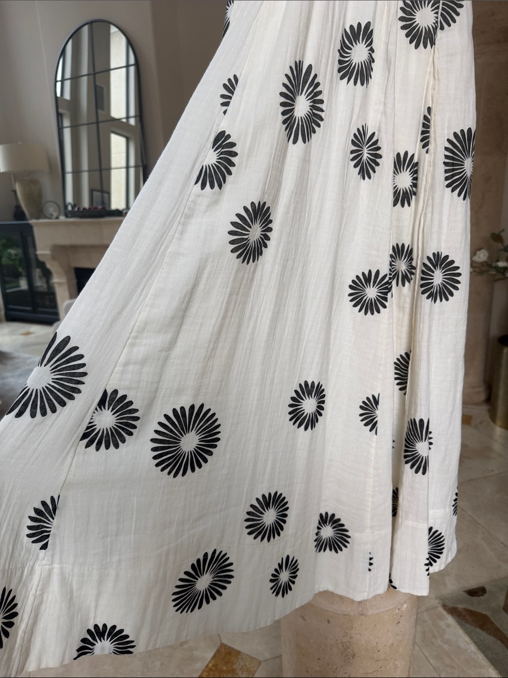 ME+EM Cheesecloth Modern Daisy Print Midi Dress Crème Black Sz 2 - Picture 15 of 17